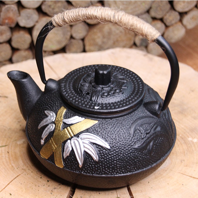 Teiera in ghisa nera decorata 600 ml - immagine 2